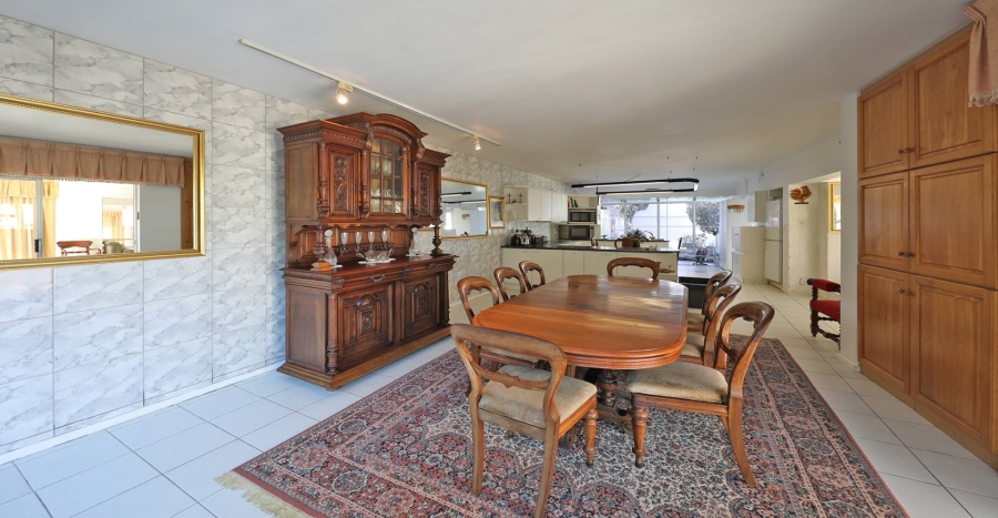 5 Bedroom Property for Sale in Plattekloof Western Cape